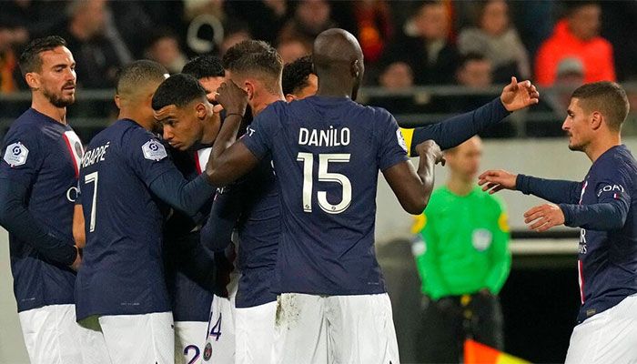 PSG's Hugo Ekitike, centre, celebrates after scoring his side's first goal during the French League One soccer match between Lens and Paris Saint-Germain at the Bollaert stadium in Lens, France Sunday, Jan. 1, 2023 ||AP Photo 