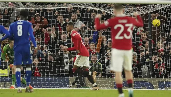 Manchester United's Marcus Rashford, center, scores a penalty, the third goal of his team during the English FA Cup soccer match between Manchester United and Everton at Old Trafford in Manchester, England, Friday, Jan. 6, 2023. || AP Photo: Collected  