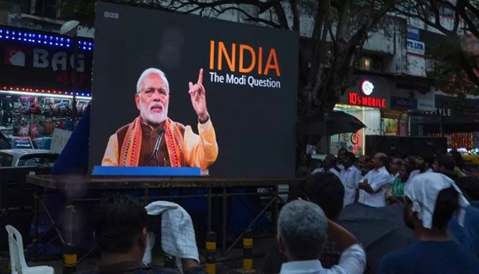 People watch the BBC documentary "India: The Modi Question", on a screen installed at the Marine Drive junction under the direction of the district Congress committee, in Kochi on January 24, 2023 || AFP Photo