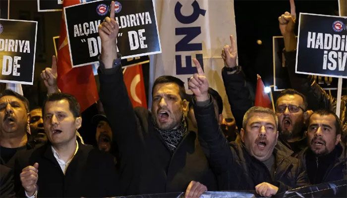 Protesters chant slogans during a demonstration outside the Sweden's embassy in Ankara on January 21, 2023 as Turkey denounced the permission granted to right-wing Swedish-Danish politician Rasmus Paludan to stage a protest in front of its embassy in the Swedish capital. || AFP Photo