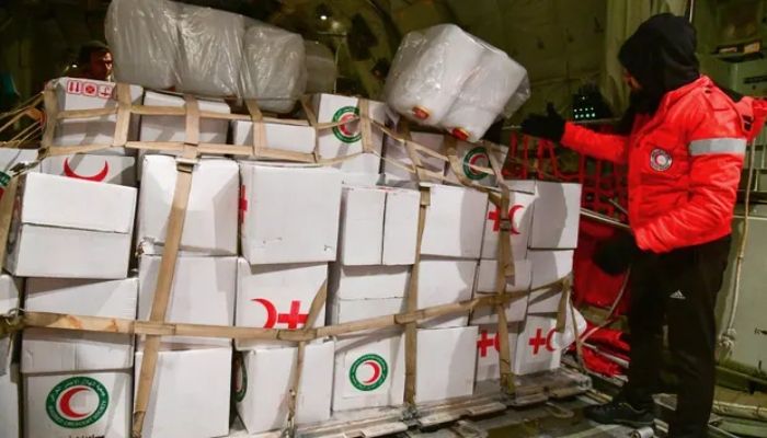 Boxes of rescue aid were delivered by an Iraqi air force plane at Damascus airport on Tuesday || Photo: AFP