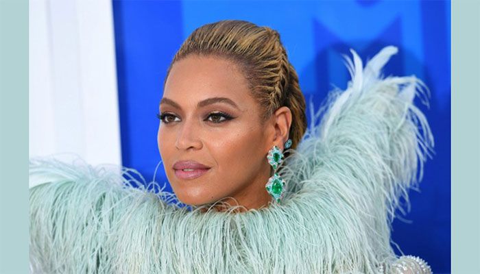 The Year of Beyonce? Music's Elite Head to the Grammys  