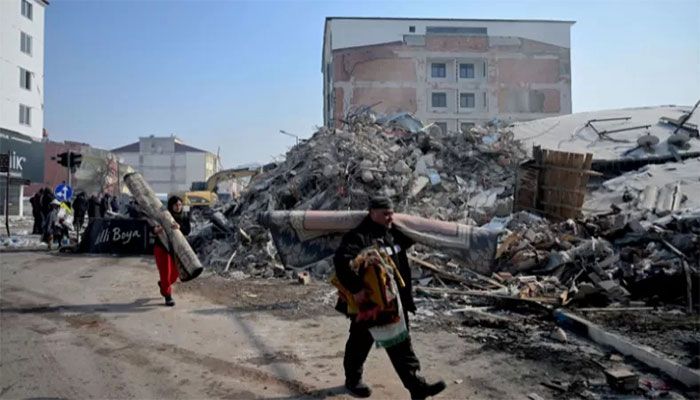 Looters Raid City's Shops, Homes after Turkey Quake