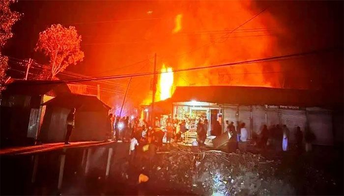 Fire Guts 4 Shops in Chandpur; Six Burned  