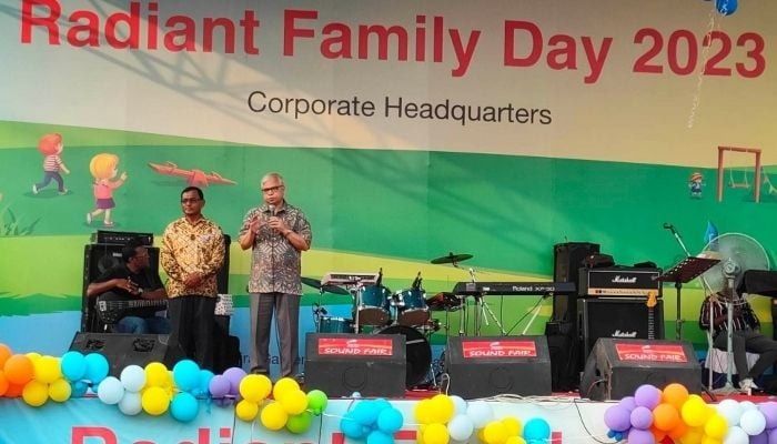 The chairman of Radiant Companies Md. Nasser Shahrear Zahedee is delivering a speech on the Radiant Family Day-2023. || Photo: Shampratik Deshkal  