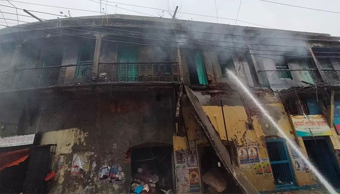Fire at a building in Narayanganj after explosion || Photo: Collected 