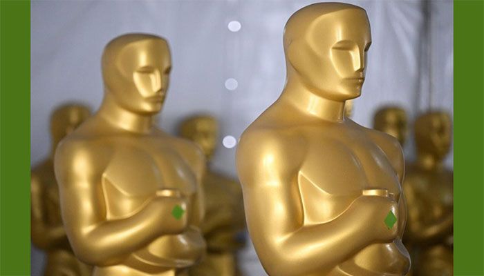 Oscars Return - with Slap Jokes And Hot Dog Fingers On Menu  