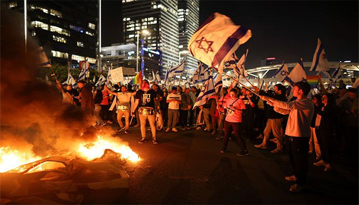 Mass Protests Erupt after Netanyahu Fires Defense Chief  
