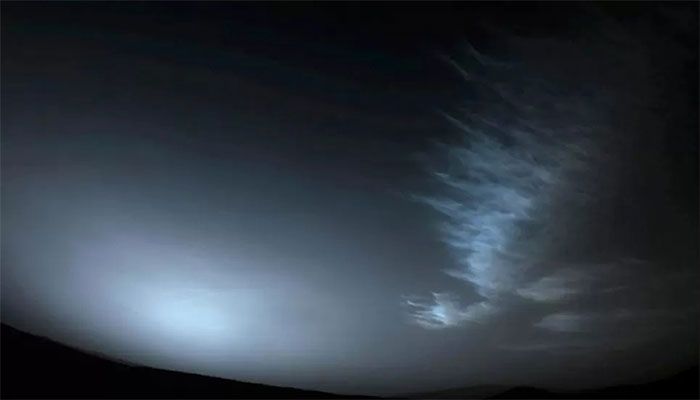 NASA Captures Stunning View of Drifting Clouds on Mars   