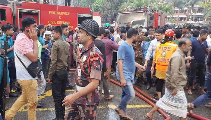 Bangabazar Market Fire in Dhaka Causes Huge Traffic Jam   