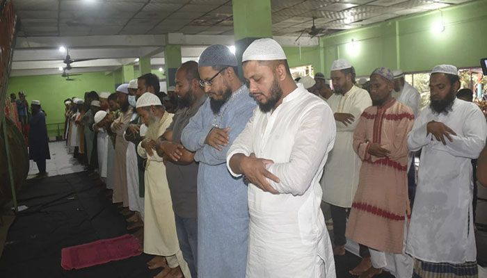 Muslims offering the Eid-ul-Fitr prayer in Dinajpur  || Photo: Collected 