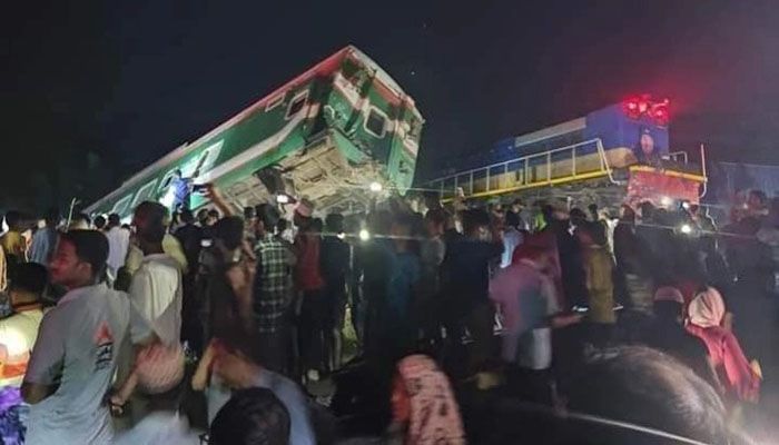 Two Trains Collide at Hasanpur Station in Cumilla; At Least 20 Injured 