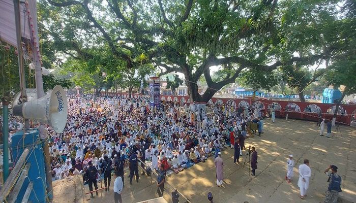 Country’s Largest Eid Congregation Held at Sholakia