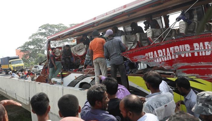 6 Die As Truck Collides with Bus on Dhaka-Mawa Expressway