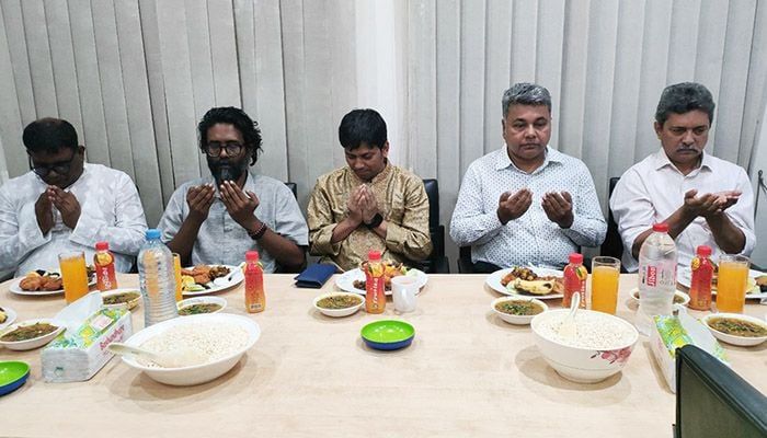 Shampratik Deshkal Hosts Iftar Mahfil