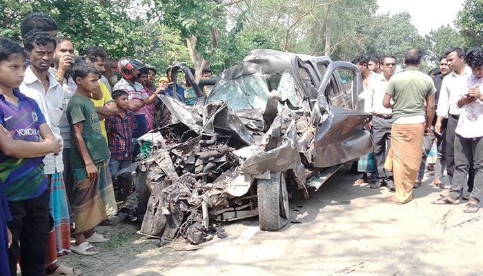 3 Dead in Jamalpur after Truck Collides with Pickup Van