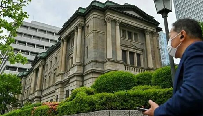 Bank of Japan Maintains Monetary Easing But Plans Review