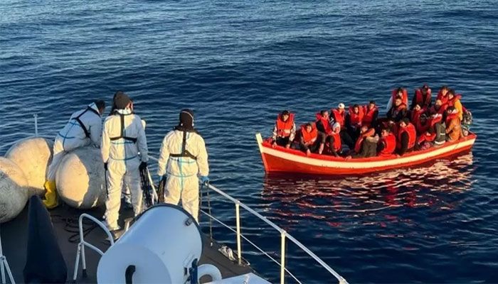 Italy Moves to Rescue 1,200 Migrants on Boats   