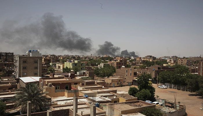 Diplomats Flee Sudan Fighting As Citizens Struggle to Escape 