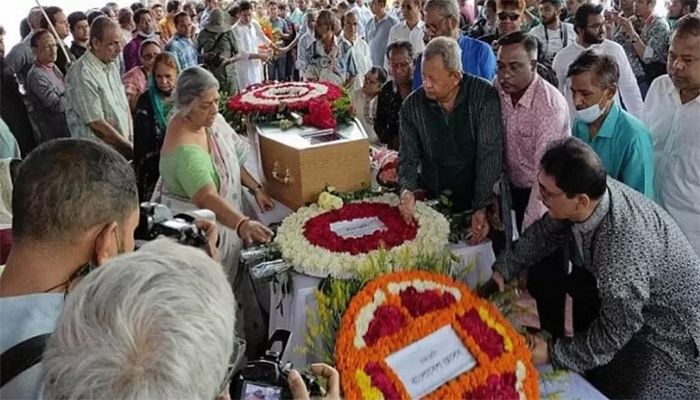 People Pay Rich Tribute to Dr Zafrullah at Shaheed Minar