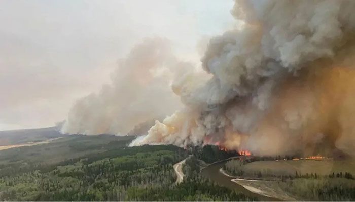25,000 Flee Out-Of-Control Wildfires in Western Canada  
