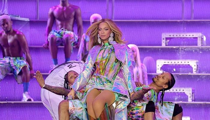 Fans in Frenzy As Beyonce Kicks Off Concert Tour     