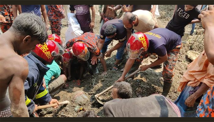 3 Workers Die, 4 Injured in Faridpur Mud Collapse    