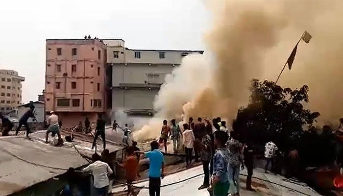At Least 30 Homes Gutted in Ctg’s Tulatali Slum Fire   