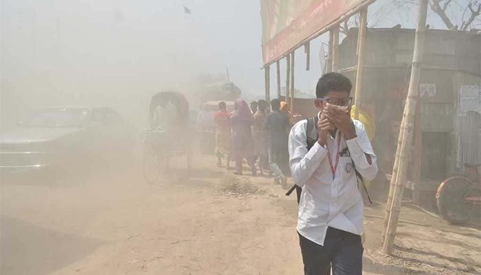 Air in Dhaka Unhealthy despite Rain 