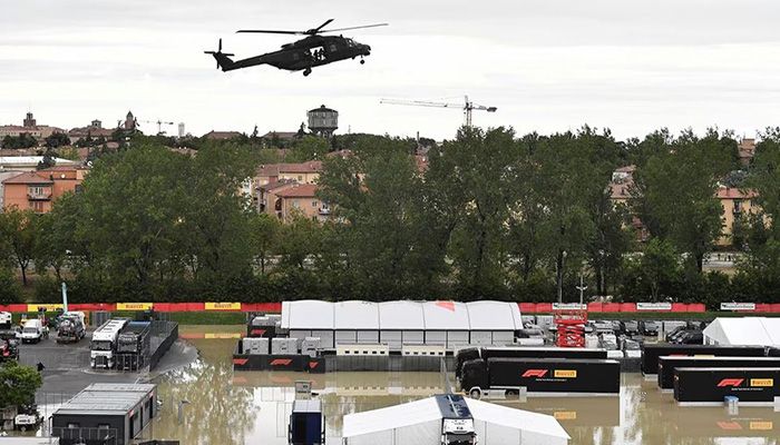 A helicopter flies above the closed Motor racing-Imola paddock, as Santerno river levels rise due to heavy rain, ahead of the weekend's Emilia Romagna Grand Prix, in Imola, Italy, May 17, 2023 || Photo: Reuters