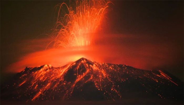 Incandescent materials, ash and smoke are spewed from the Popocatepetl volcano in San Nicolas de los Ranchos, Puebla state, Mexico on May 20, 2023 || AFP Photo