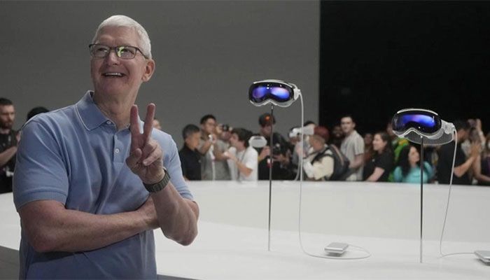 Apple Unveils a $3,500 Headset As It Wades Into the World of Virtual Reality 