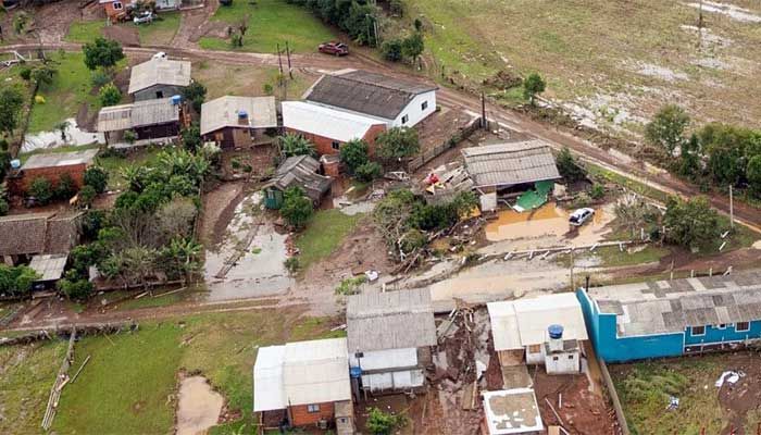 Cyclone Leaves 13 Dead in Brazil 