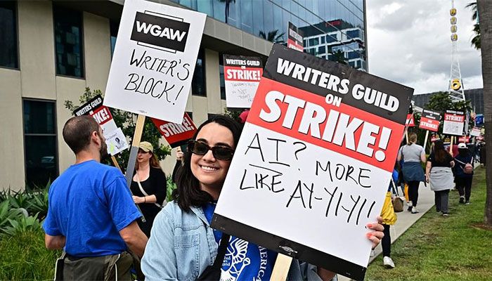 Hollywood Directors Reach Labor Pact, Writers Remain On Strike 