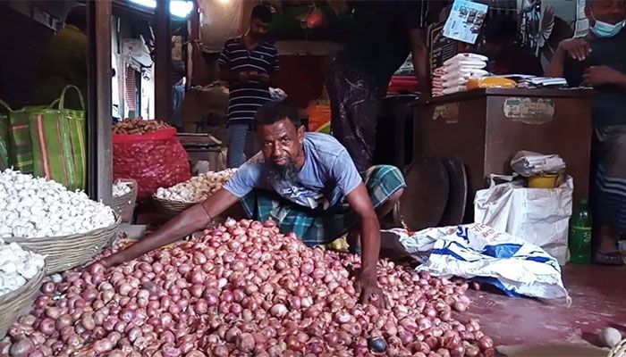 Indian Onions Reaching Satkhira, Leading to Prices Easing Down 