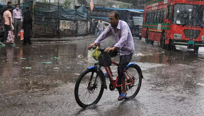 Rain Brings Relief, Disrupts Pre-Eid Traffic Movement in Dhaka