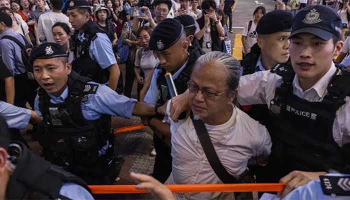 Hong Kong Detains 8 People On Eve of Tiananmen Square Anniversary 