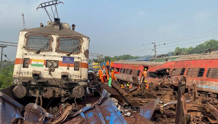 Over 280 Killed, Hundreds Hurt in India Horror Rail Crash