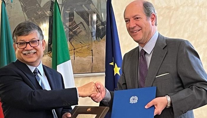 Foreign Secretary Masud Bin Momen and secretary general of the Italian Ministry of Foreign Affairs and International Cooperation Riccardo Guariglia || Photo: Collected 