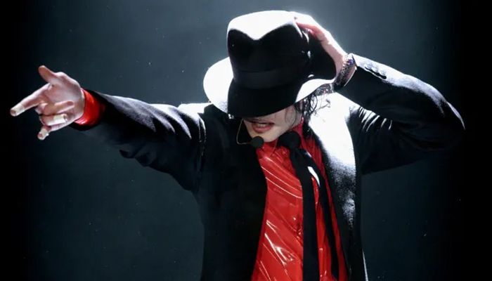 Michael Jackson’s Famed Moonwalk Fedora Hat to Be Auctioned