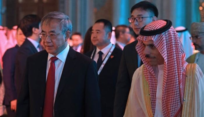 Saudi Announces Investment Deals At Arab-China Summit 