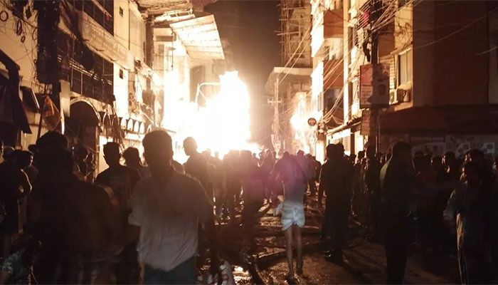 Fire at Gas Line in Dhaka’s Wari Extinguished  