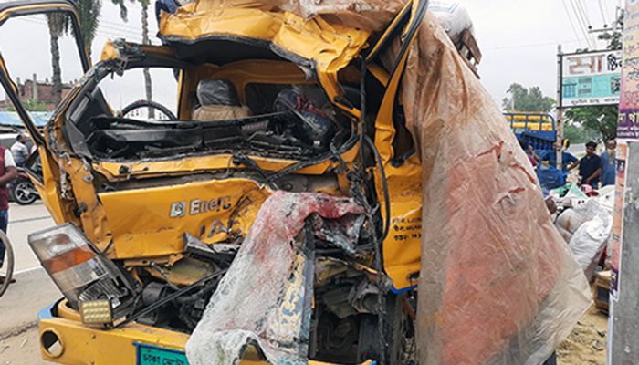 5 Killed in Bogura Road Crashes
