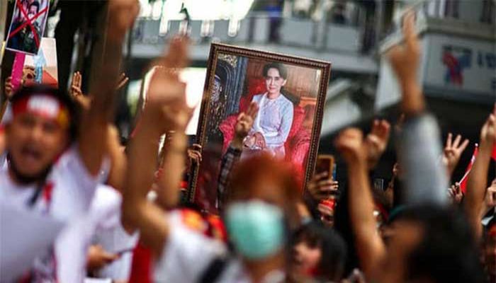 Thai Foreign Minister Confirms Meeting with Myanmar's Suu Kyi 