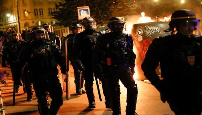 France Deploys 45,000 Police to Quell 'Unacceptable' Riots 