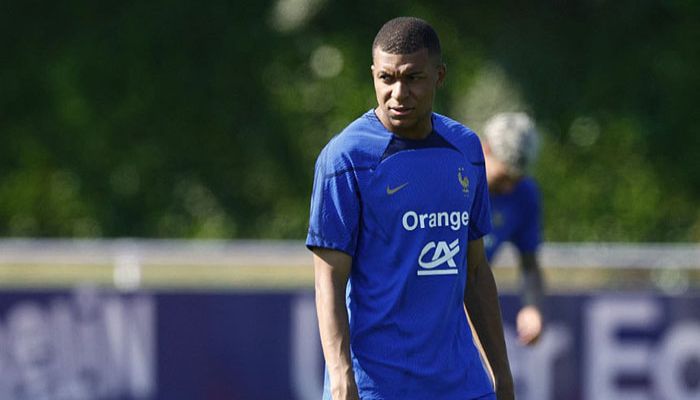 Mbappe And Les Bleus Call For End to Violence in France 