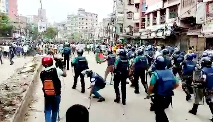BNP Activists, Police Clash in Dhaka’s Dholaikhal
