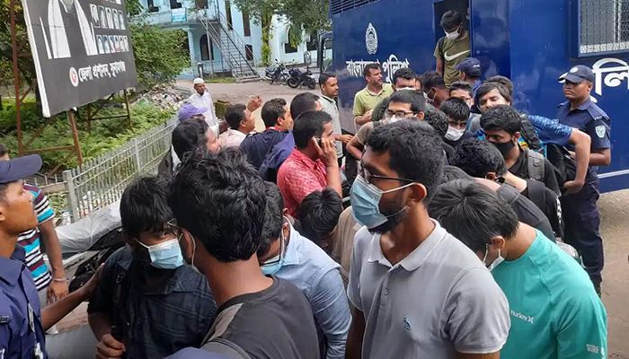 Arrested 32 Including 24 BUET Students Get Bail