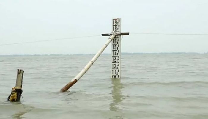 Water flows near danger level in Jamuna river of Sirajganj || Photo: Collected
