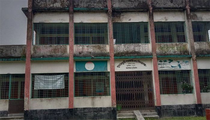 Students Attending Classes With Fear of Roof Collapse in Kurigram